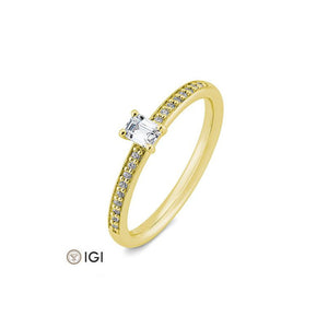 Verlobungsring Emerald Cut - Sag Ja zur Liebe deines Lebens auf eheringkaufen.ch erhältlich.