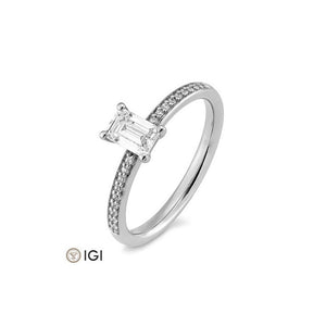 Verlobungsring Emerald Cut - Sag Ja zur Liebe deines Lebens auf eheringkaufen.ch erhältlich.