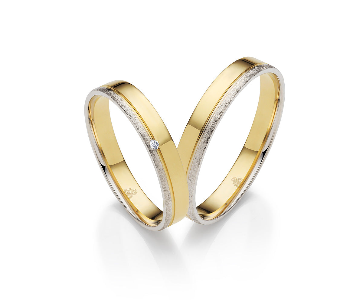 Desire Bicolor Eheringe - Goldene Verbindung zweier Herzen auf eheringkaufen.ch erhältlich.