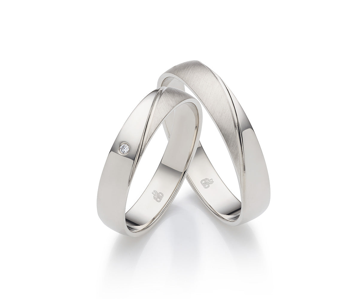 Desire Whitegold Eheringe - Zwei Herzen, ein Band auf eheringkaufen.ch erhältlich.