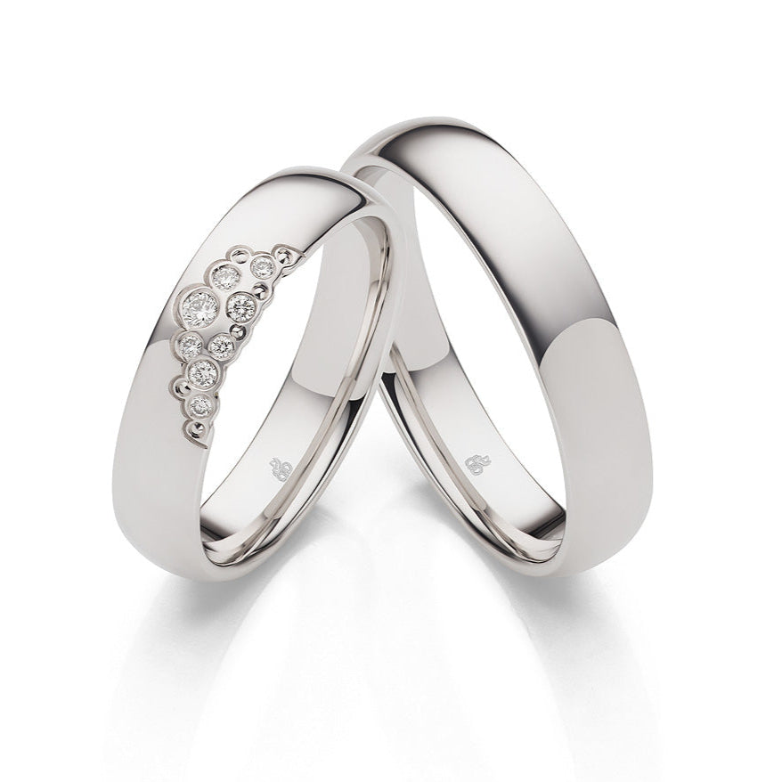 Eheringe Moonlight – Sanftes Strahlen ewiger Verbundenheit auf eheringkaufen.ch erhältlich.