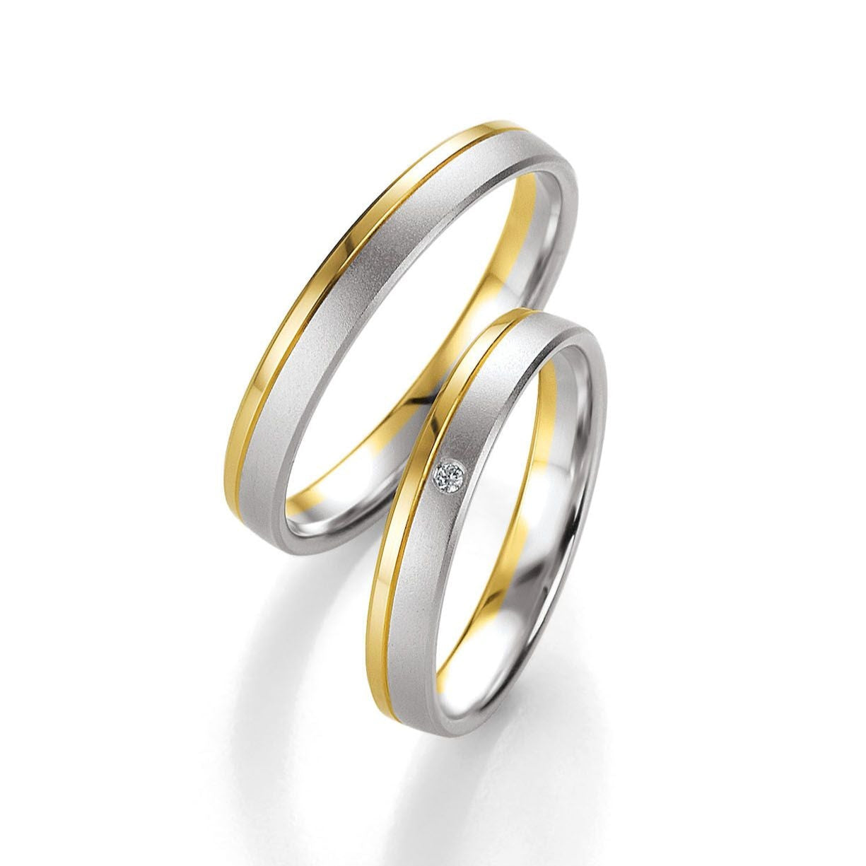 Pure Eleganz - Eheringe in Basic Light 1 auf eheringkaufen.ch erhältlich.