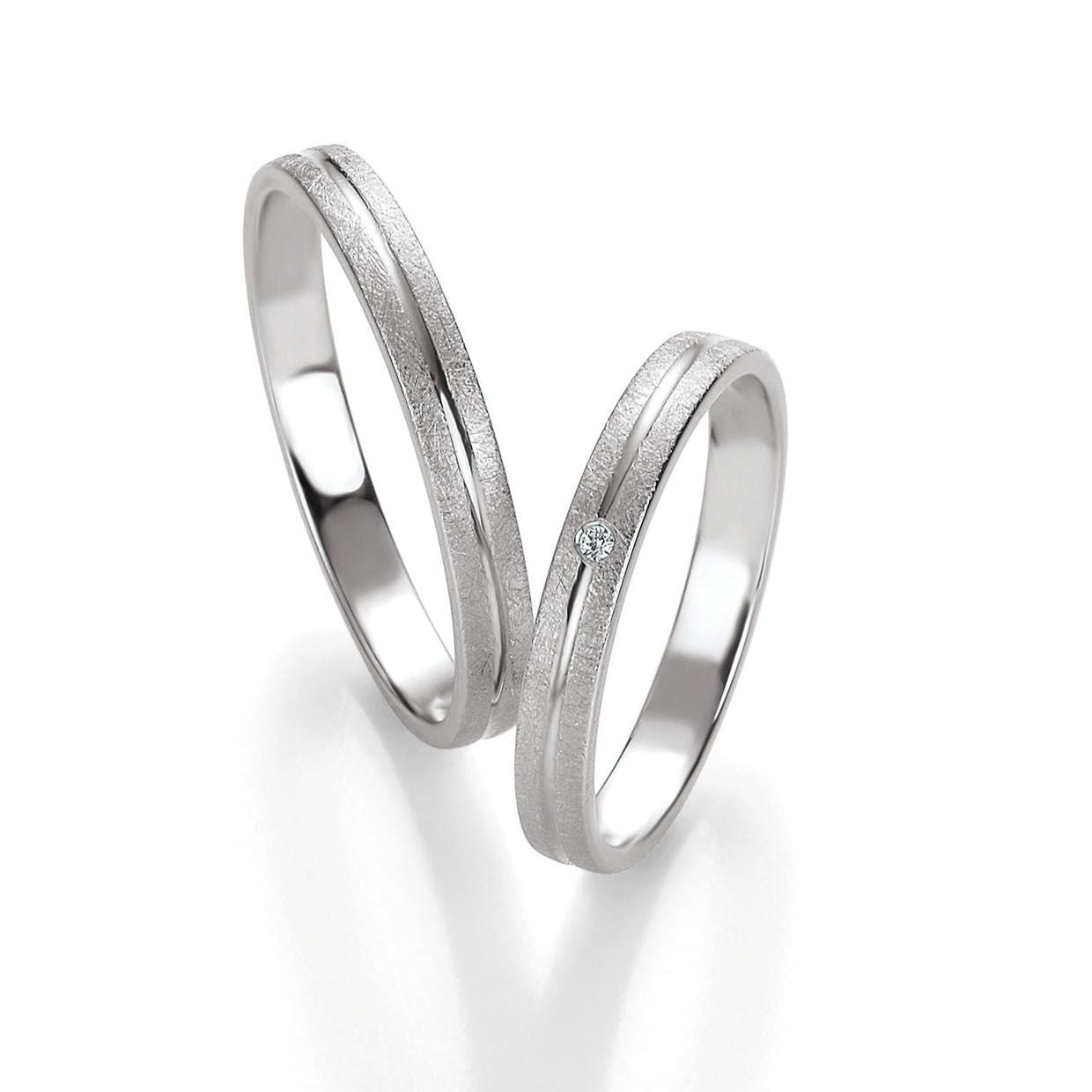 Pure Eleganz - Eheringe in Basic Light 1 auf eheringkaufen.ch erhältlich.