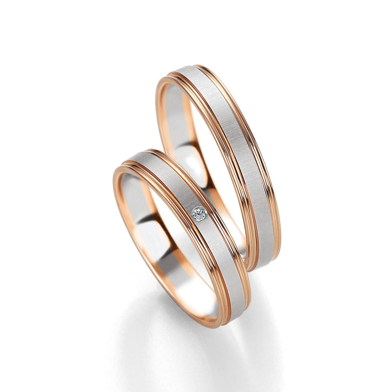 Pure Eleganz - Eheringe in Basic Light 1 auf eheringkaufen.ch erhältlich.