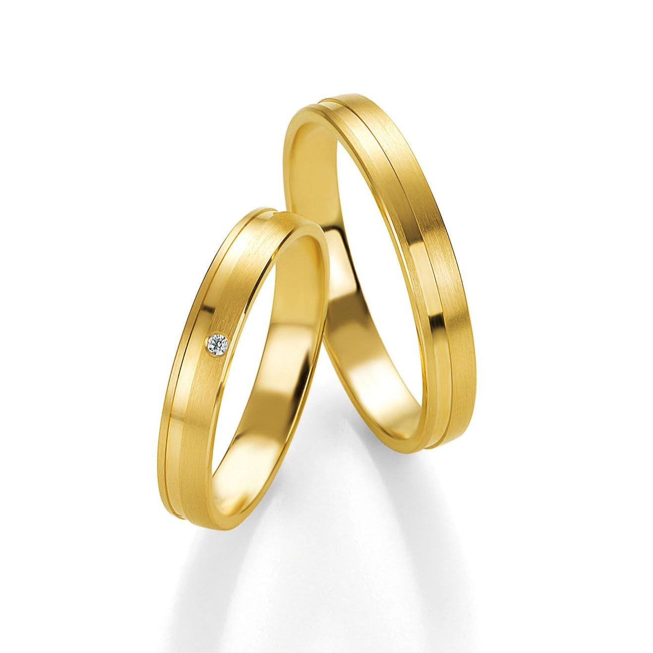 Pure Eleganz - Eheringe in Basic Light 1 auf eheringkaufen.ch erhältlich.