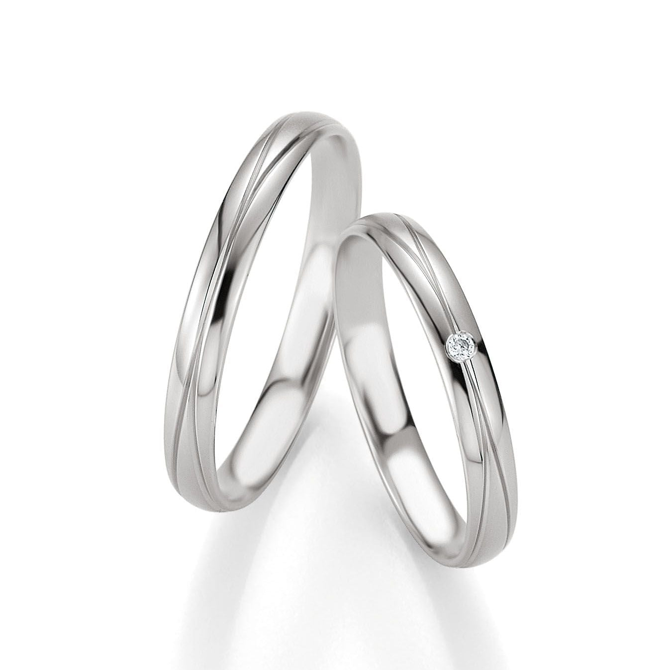 Zeitlose Schönheit – Eheringe in Basic Light 2 auf eheringkaufen.ch erhältlich.