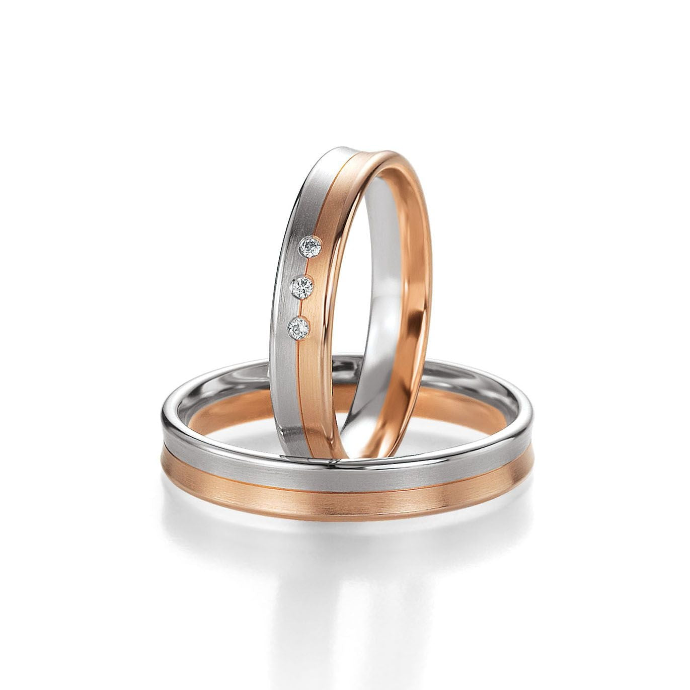 Pure Eleganz - Eheringe in Basic Light 1 auf eheringkaufen.ch erhältlich.