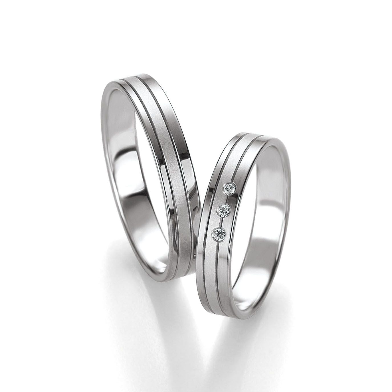 Pure Eleganz - Eheringe in Basic Light 1 auf eheringkaufen.ch erhältlich.