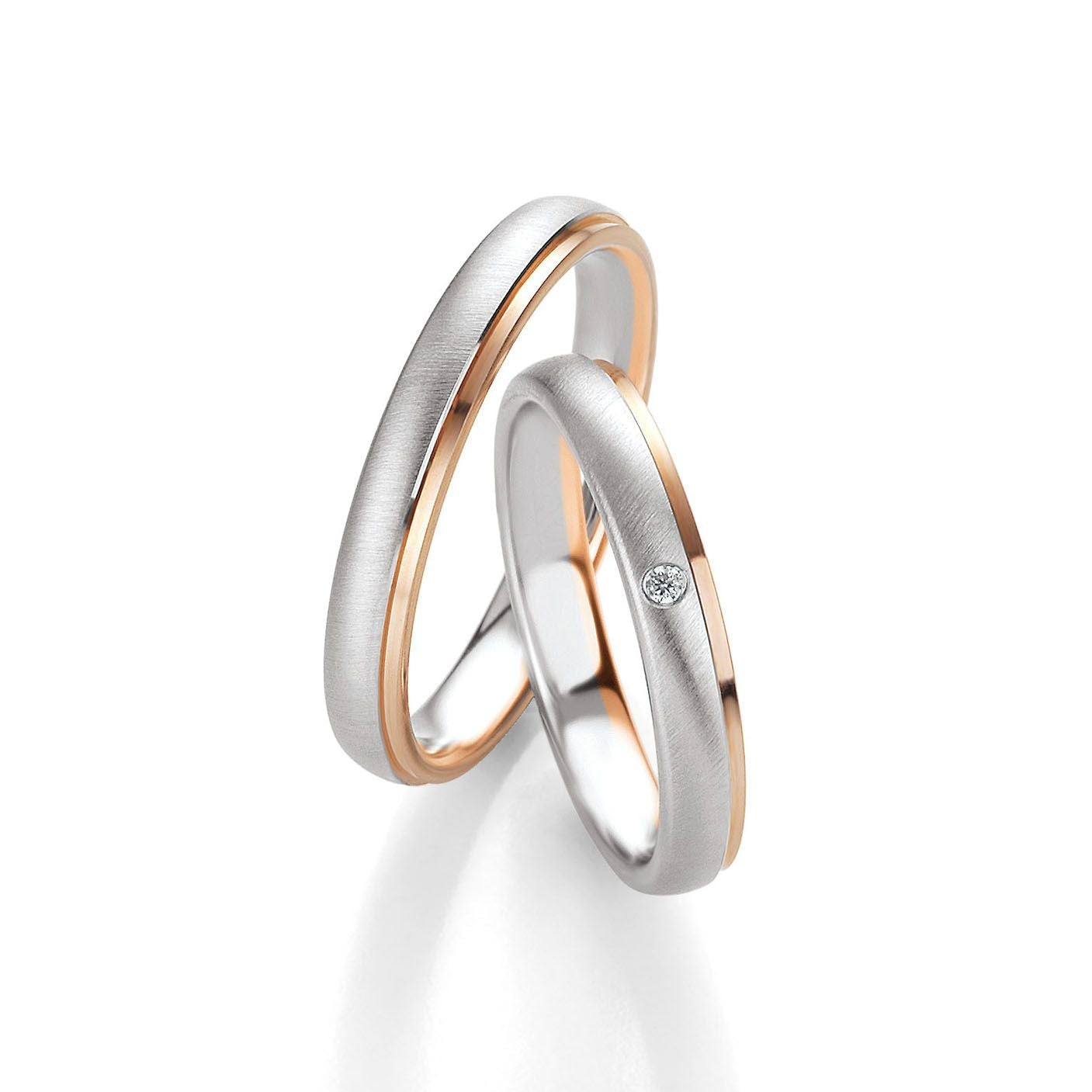 Pure Eleganz - Eheringe in Basic Light 1 auf eheringkaufen.ch erhältlich.