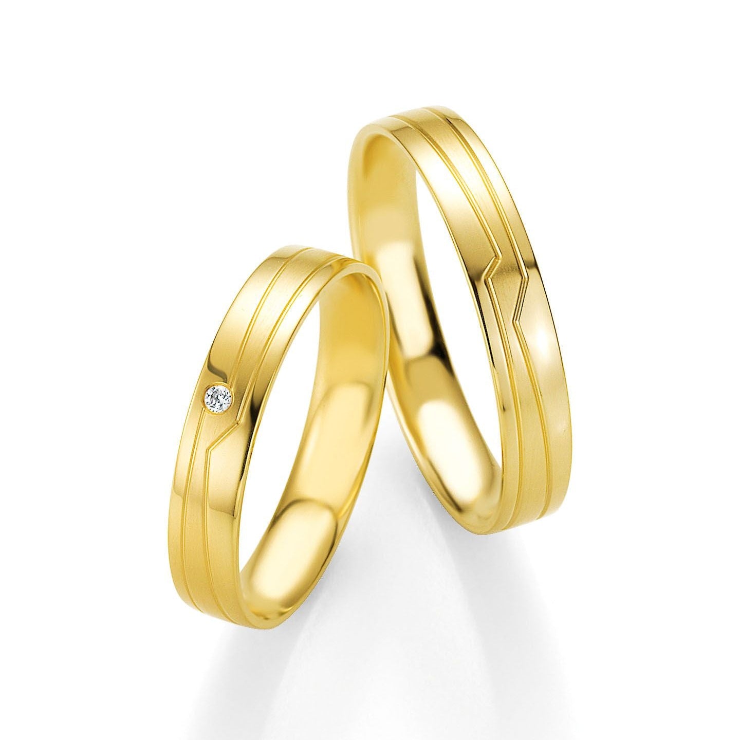 Zeitlose Schönheit – Eheringe in Basic Light 2 auf eheringkaufen.ch erhältlich.