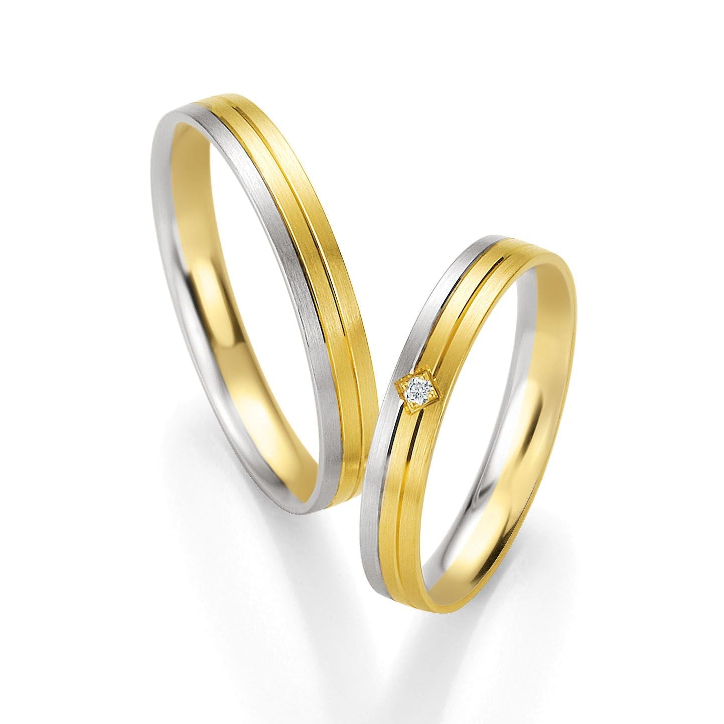 Zeitlose Schönheit – Eheringe in Basic Light 2 auf eheringkaufen.ch erhältlich.