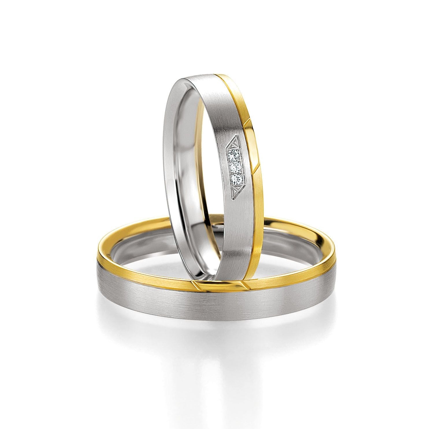 Zeitlose Schönheit – Eheringe in Basic Light 2 auf eheringkaufen.ch erhältlich.