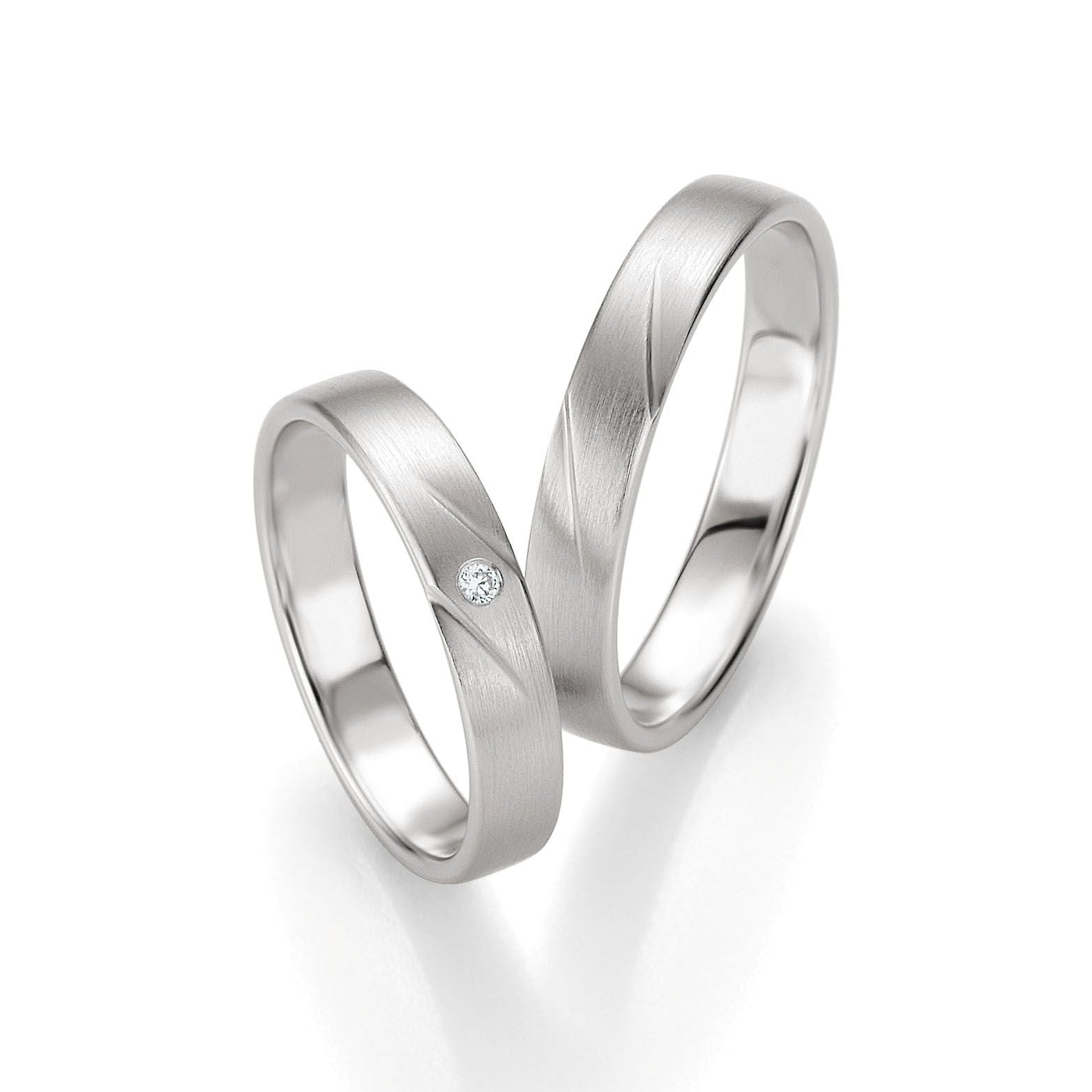 Zeitlose Schönheit – Eheringe in Basic Light 2 auf eheringkaufen.ch erhältlich.