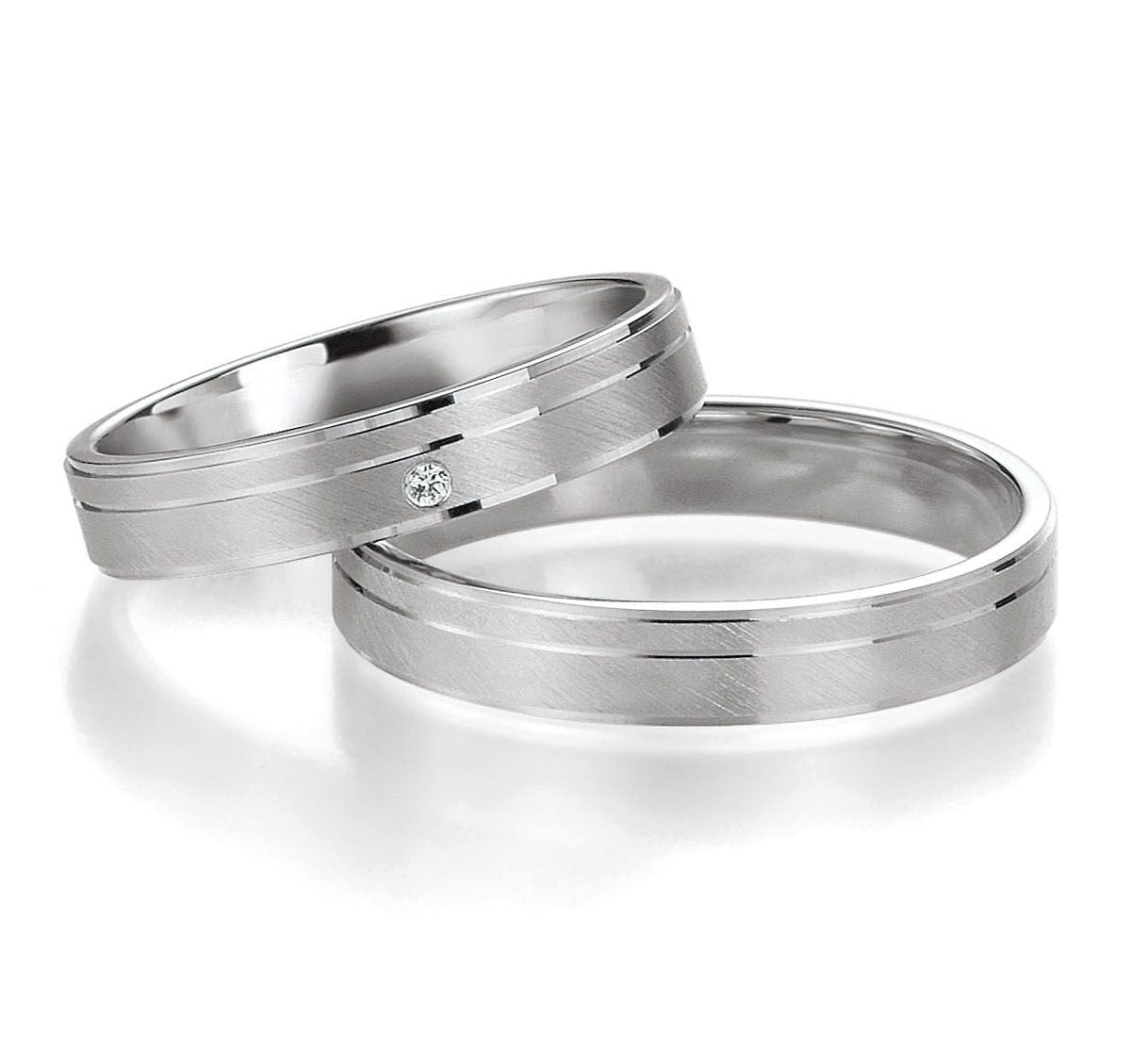 Pure Eleganz - Eheringe in Basic Light 1 auf eheringkaufen.ch erhältlich.