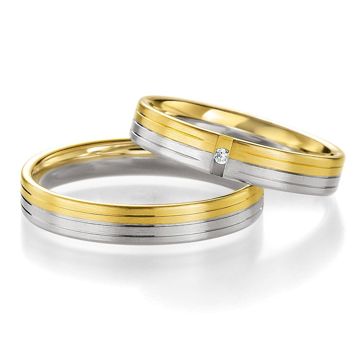 Zeitlose Schönheit – Eheringe in Basic Light 2 auf eheringkaufen.ch erhältlich.