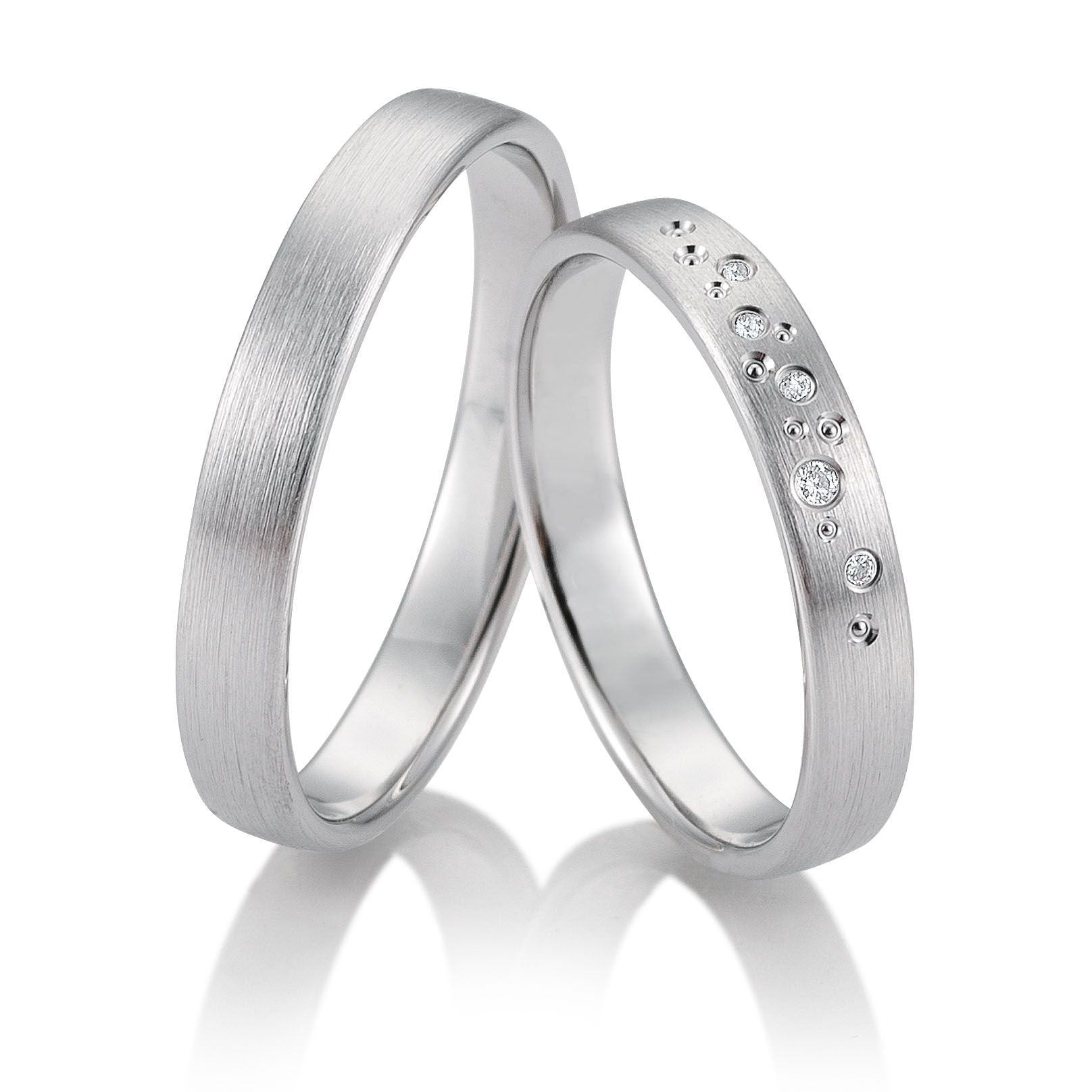 Schlichte Perfektion – Eheringe in Basic Light 3 auf eheringkaufen.ch erhältlich.