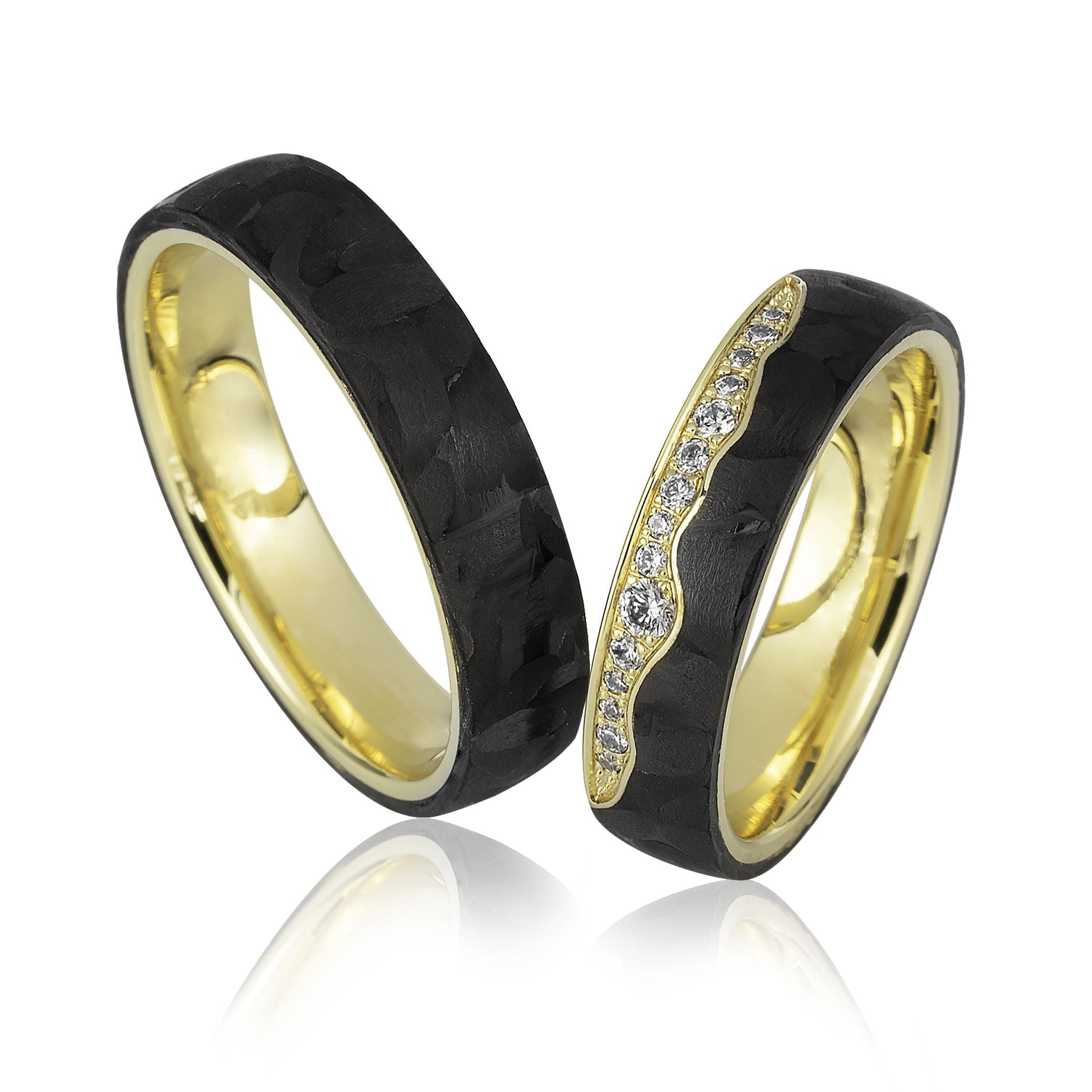 Zeitlos & Modern - Eheringe aus Carbon und Edelmetall auf eheringkaufen.ch erhältlich.