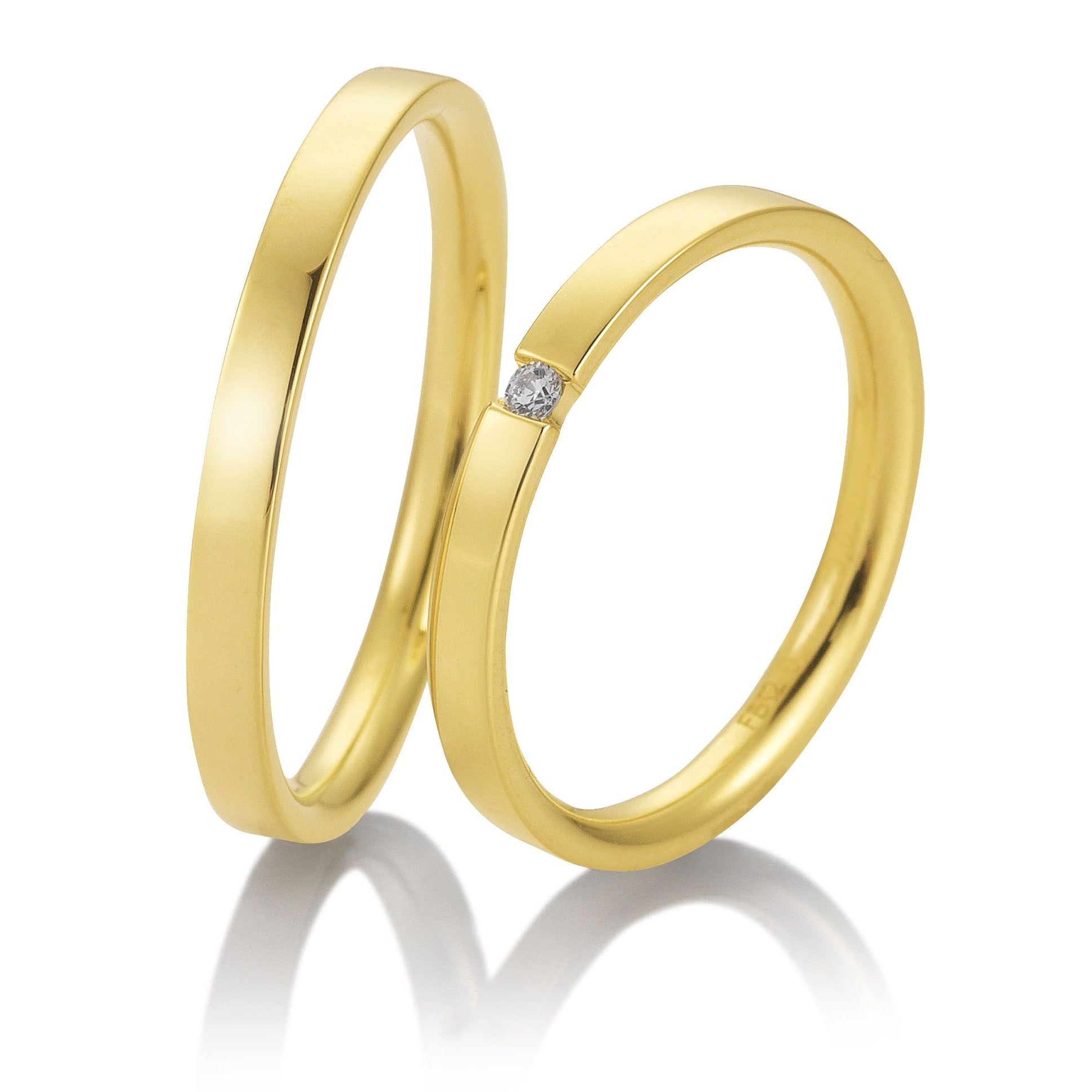 Schlichte Perfektion – Eheringe in Basic Light 3 auf eheringkaufen.ch erhältlich.