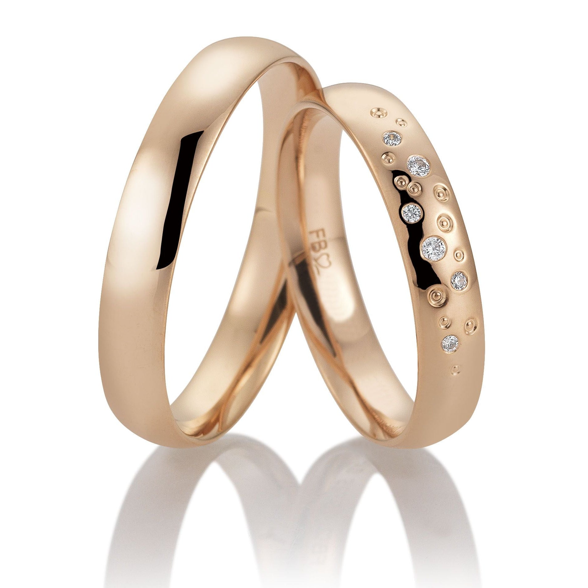 Schlichte Perfektion – Eheringe in Basic Light 3 auf eheringkaufen.ch erhältlich.