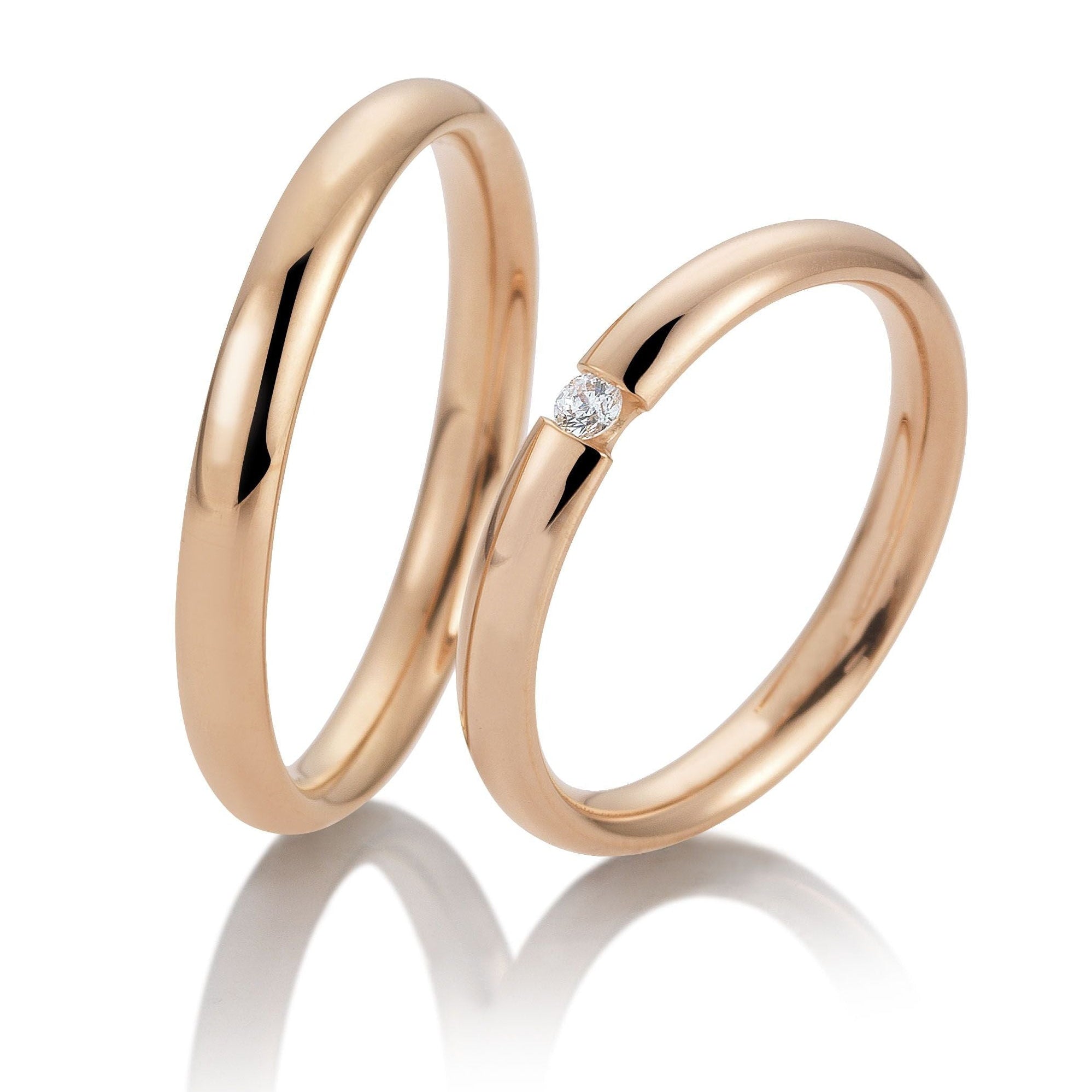 Schlichte Perfektion – Eheringe in Basic Light 3 auf eheringkaufen.ch erhältlich.