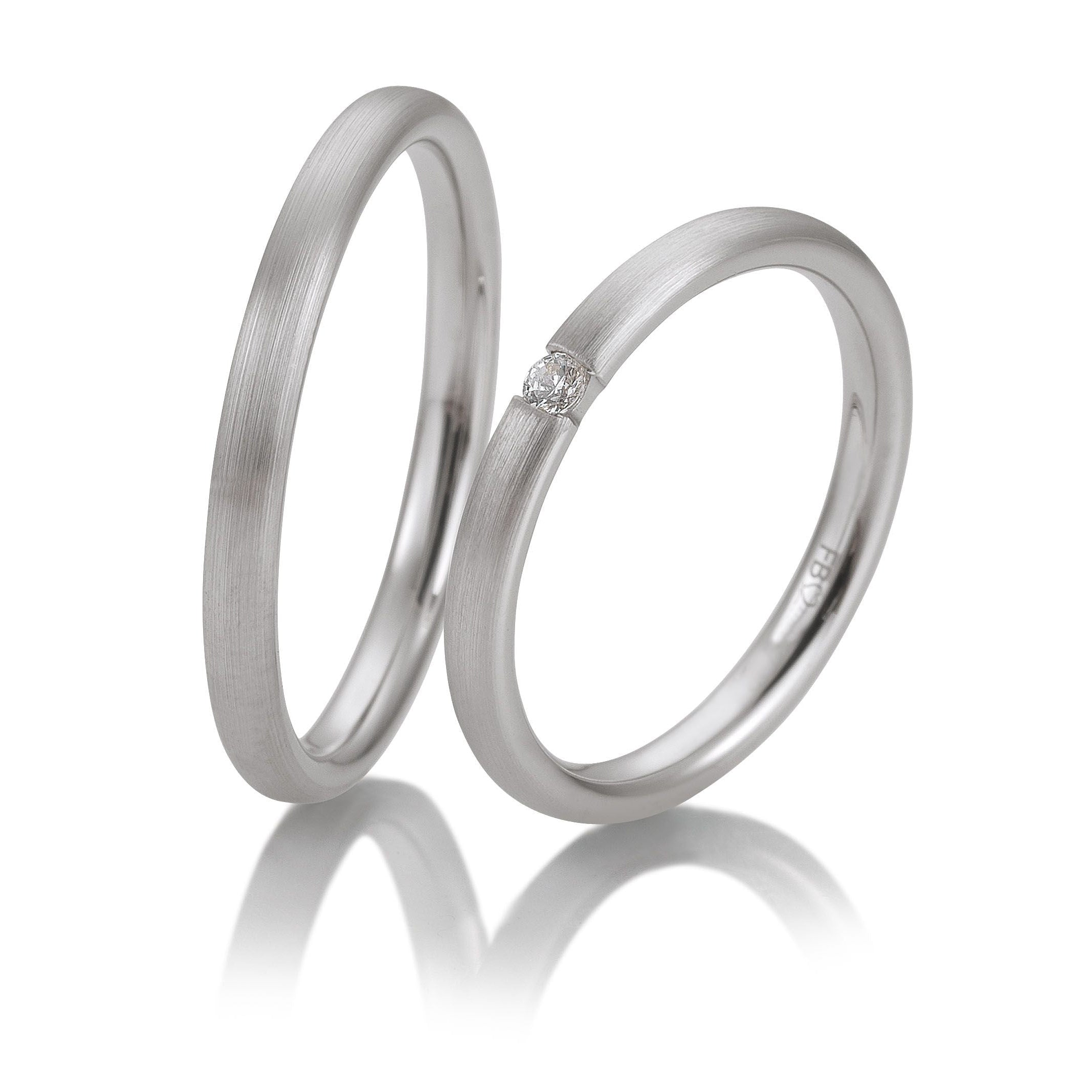 Schlichte Perfektion – Eheringe in Basic Light 3 auf eheringkaufen.ch erhältlich.