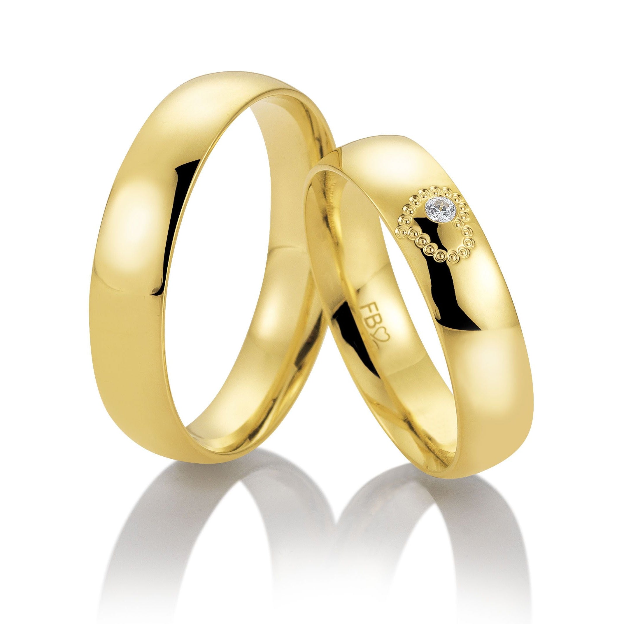 Schlichte Perfektion – Eheringe in Basic Light 3 auf eheringkaufen.ch erhältlich.