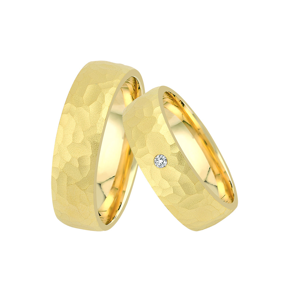 Eheringe in Gold – Für den schönsten Moment auf eheringkaufen.ch erhältlich.
