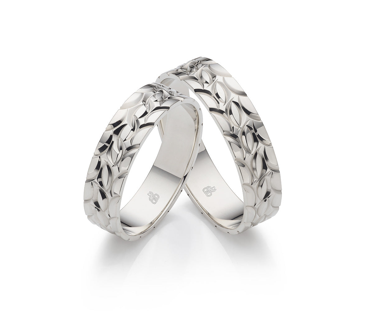 Desire Whitegold Eheringe - Zwei Herzen, ein Band auf eheringkaufen.ch erhältlich.