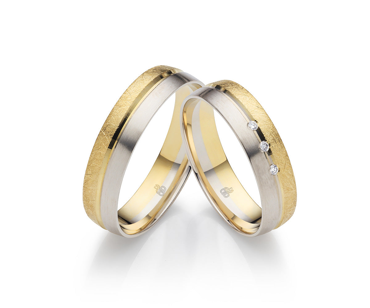 Desire Bicolor Eheringe - Goldene Verbindung zweier Herzen auf eheringkaufen.ch erhältlich.