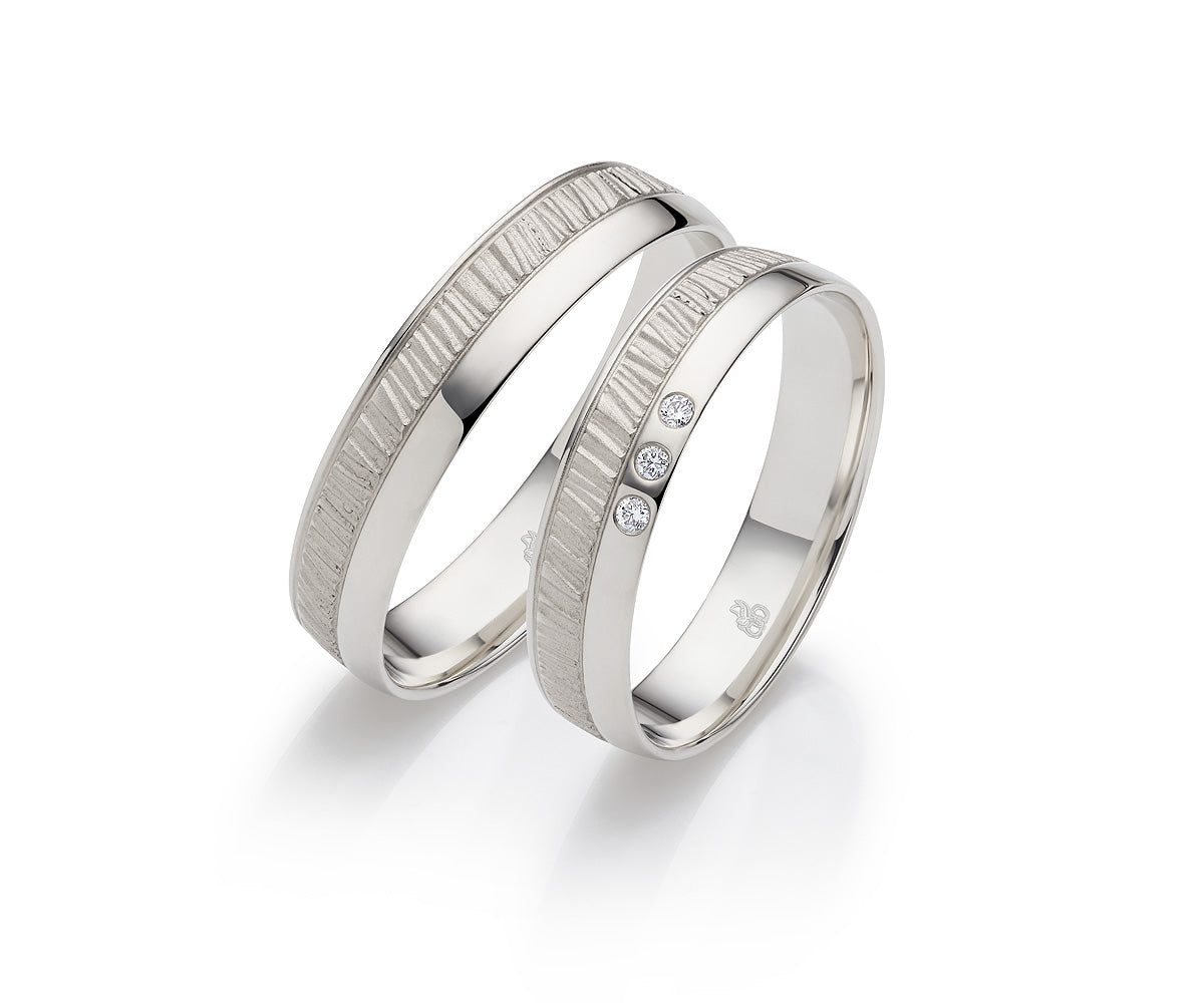 Desire Whitegold Eheringe - Zwei Herzen, ein Band auf eheringkaufen.ch erhältlich.