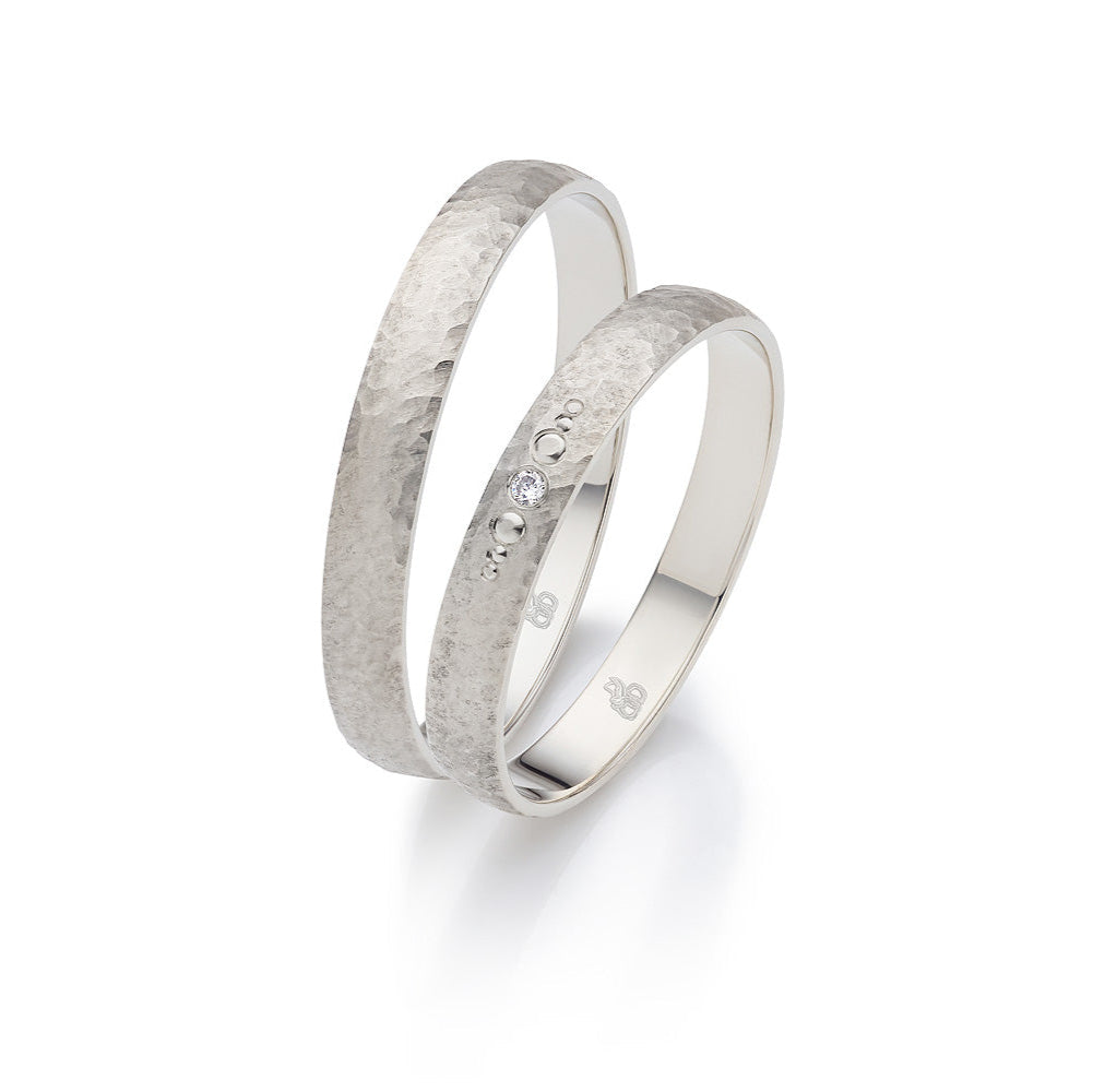 Desire Whitegold Eheringe - Zwei Herzen, ein Band auf eheringkaufen.ch erhältlich.