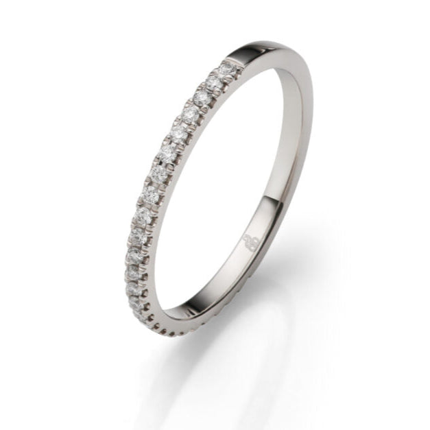 Halbmemoire-Ring mit Diamanten – Zeichen der Verbundenheit