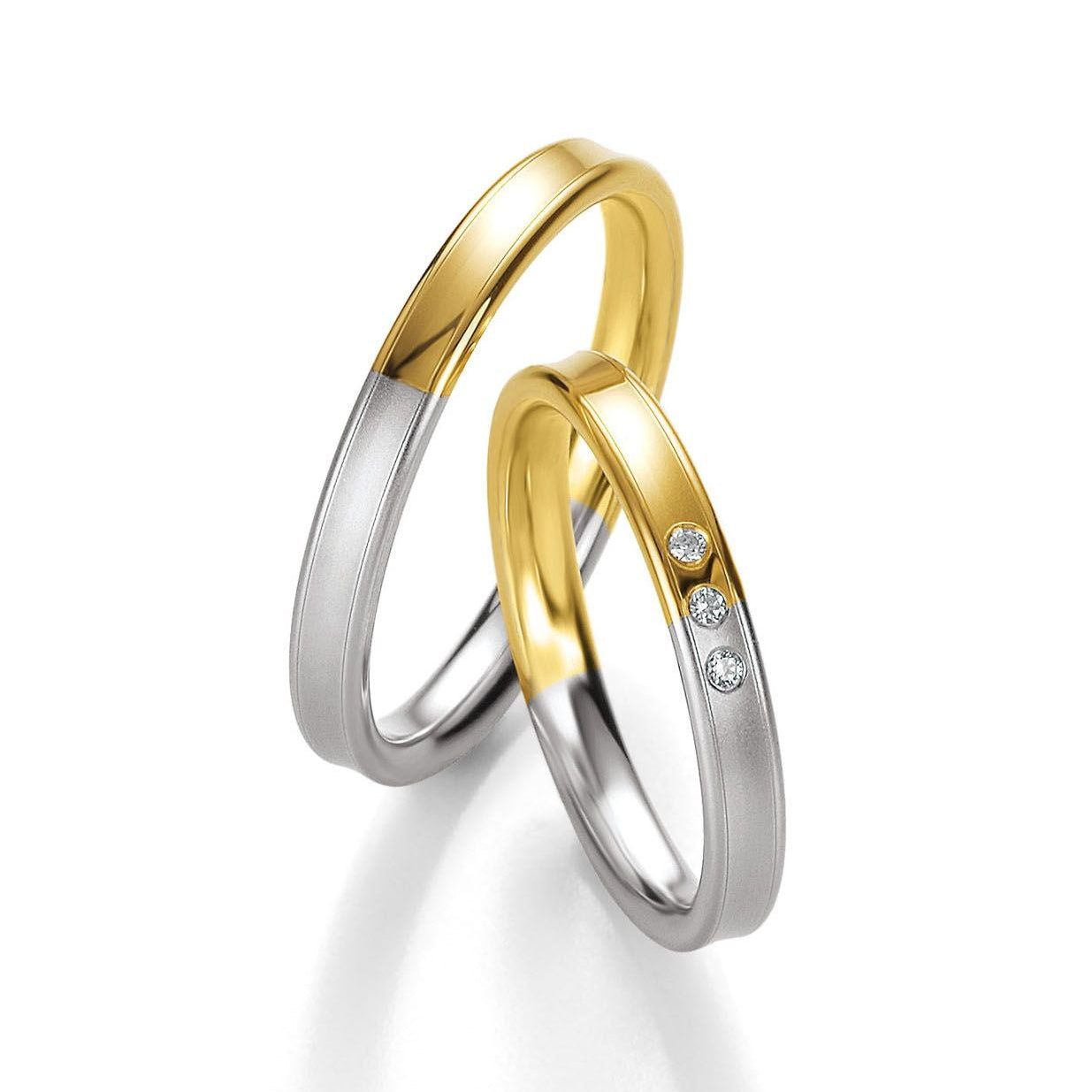 Pure Eleganz - Eheringe in Basic Light 1 auf eheringkaufen.ch erhältlich.