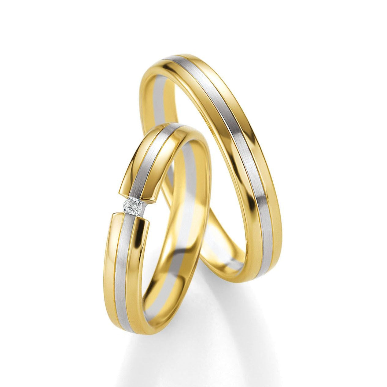 Pure Eleganz - Eheringe in Basic Light 1 auf eheringkaufen.ch erhältlich.