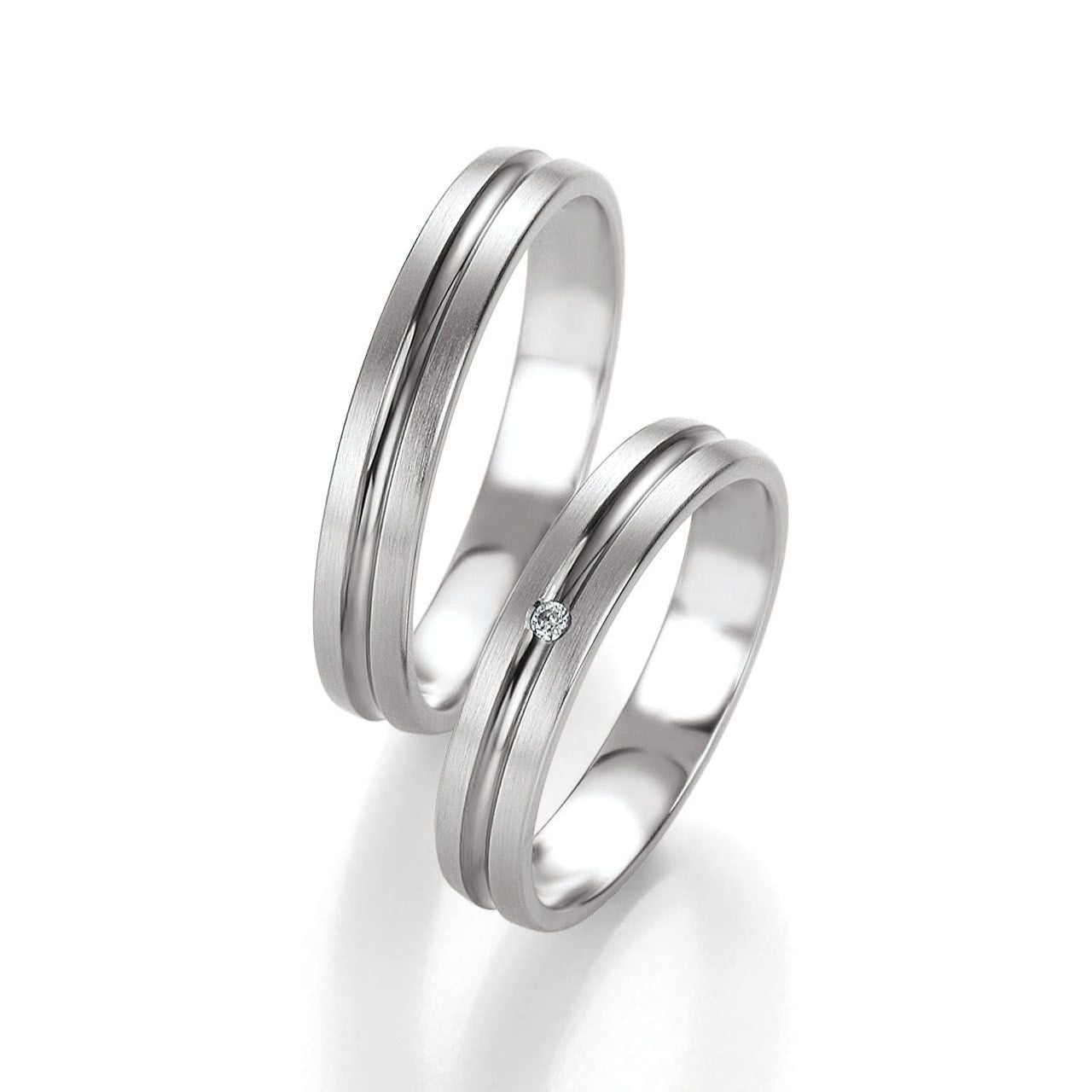 Pure Eleganz - Eheringe in Basic Light 1 auf eheringkaufen.ch erhältlich.