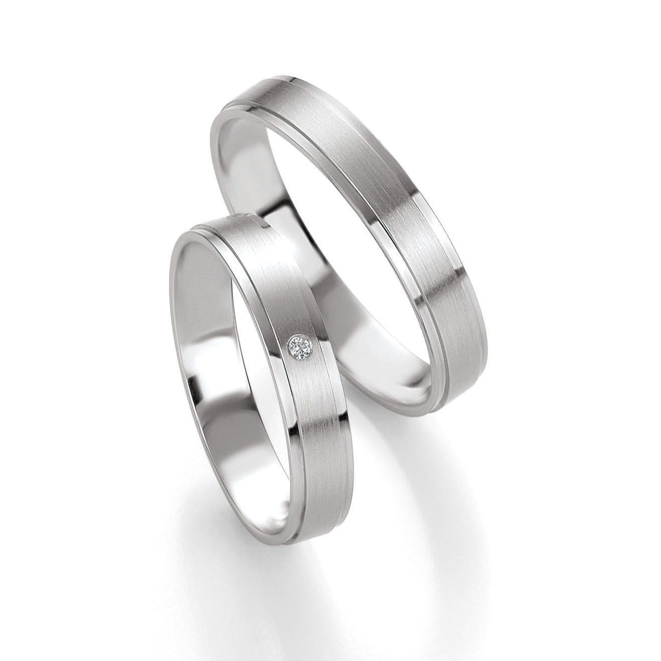 Pure Eleganz - Eheringe in Basic Light 1 auf eheringkaufen.ch erhältlich.