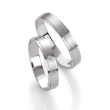 Pure Eleganz - Eheringe in Basic Light 1 auf eheringkaufen.ch erhältlich.
