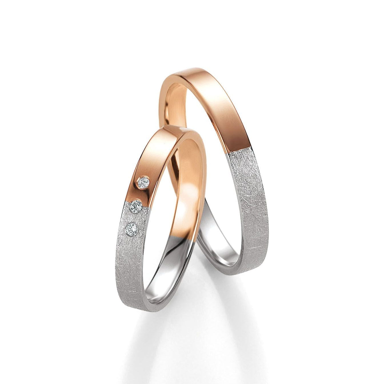 Pure Eleganz - Eheringe in Basic Light 1 auf eheringkaufen.ch erhältlich.