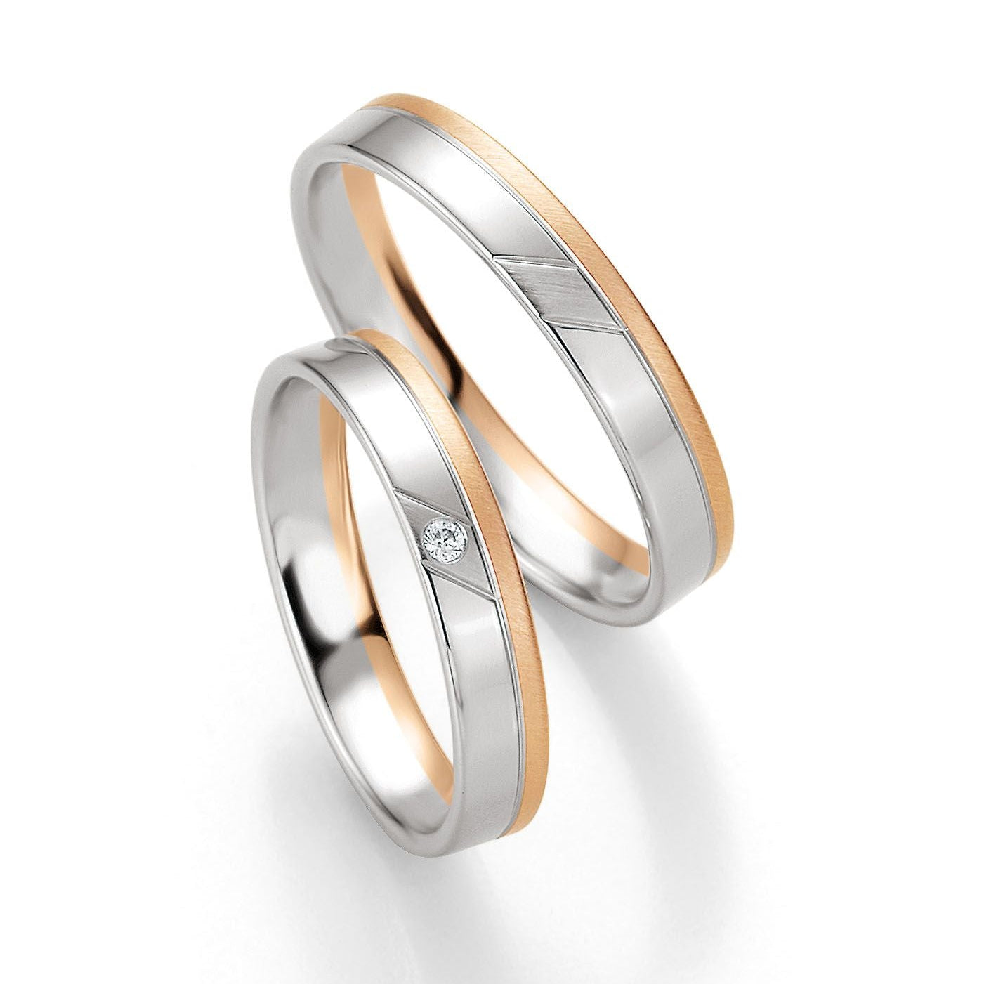 Zeitlose Schönheit – Eheringe in Basic Light 2 auf eheringkaufen.ch erhältlich.
