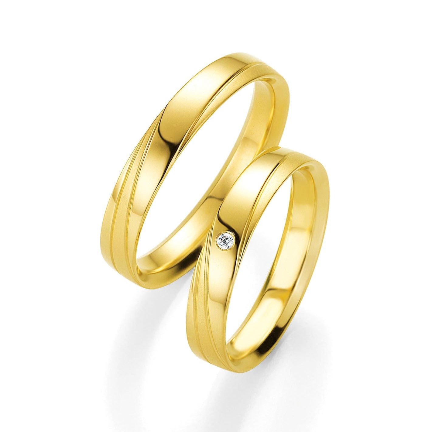 Zeitlose Schönheit – Eheringe in Basic Light 2 auf eheringkaufen.ch erhältlich.