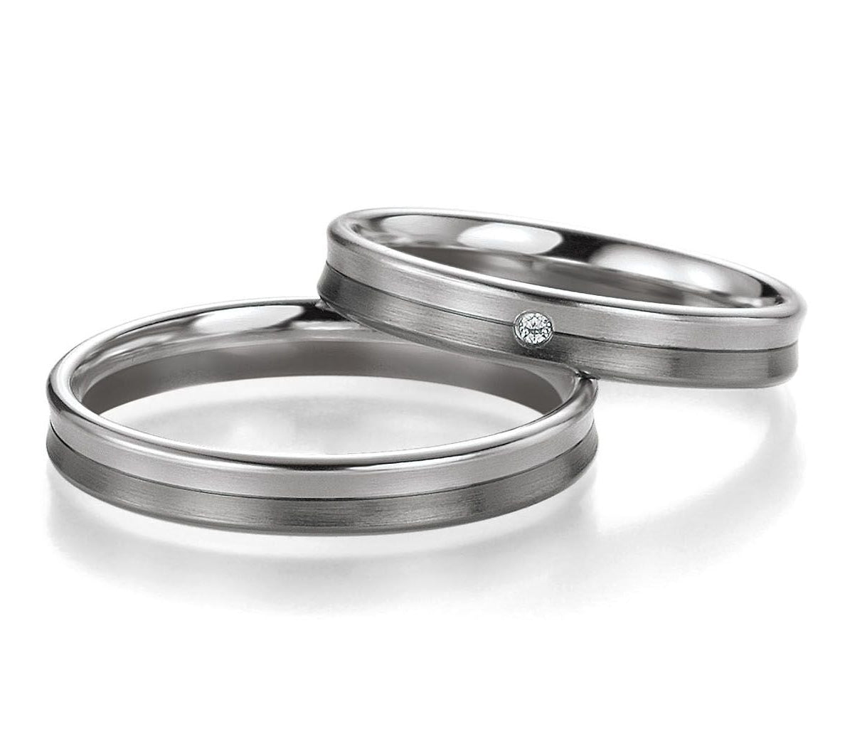 Pure Eleganz - Eheringe in Basic Light 1 auf eheringkaufen.ch erhältlich.