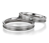 Pure Eleganz - Eheringe in Basic Light 1 auf eheringkaufen.ch erhältlich.