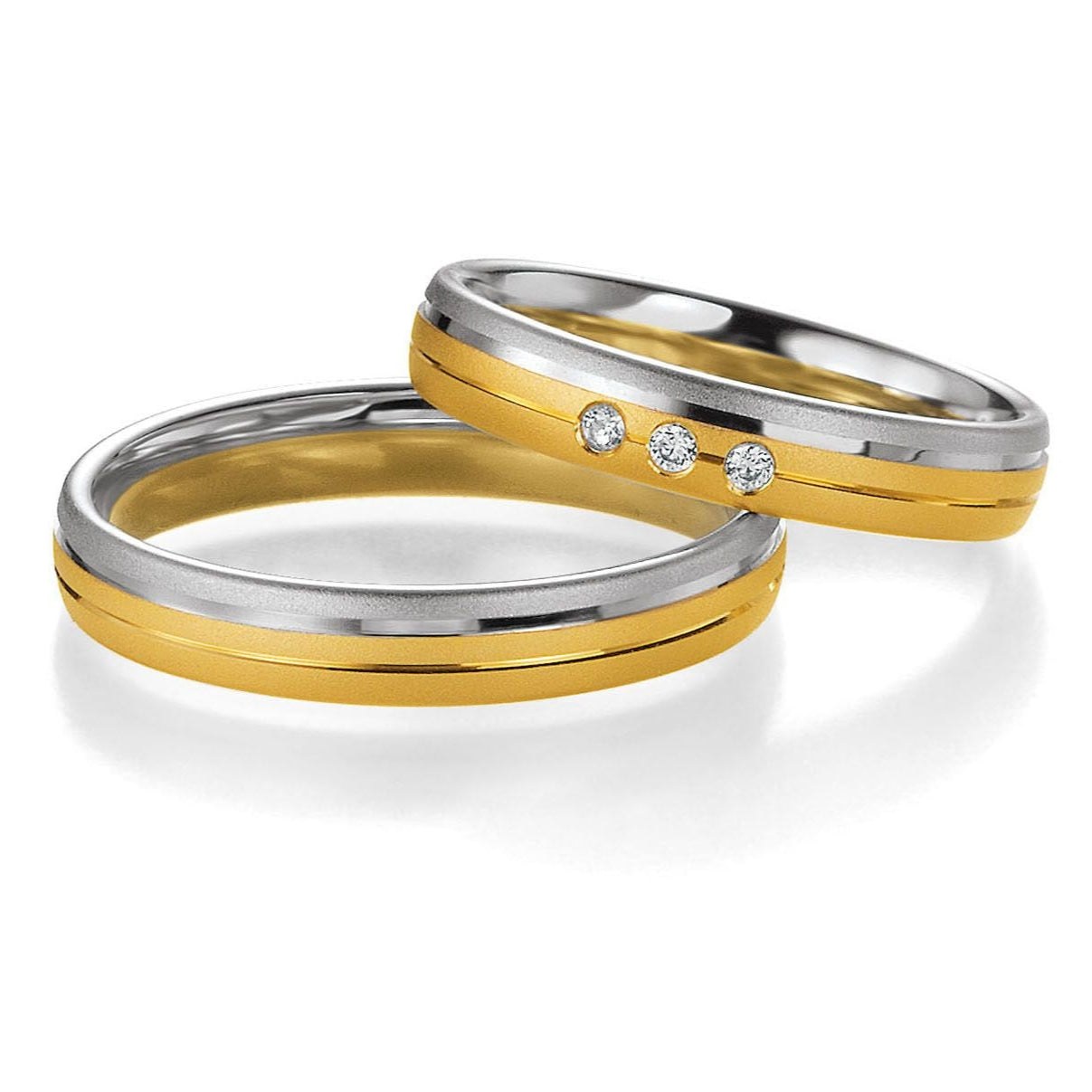 Pure Eleganz - Eheringe in Basic Light 1 auf eheringkaufen.ch erhältlich.