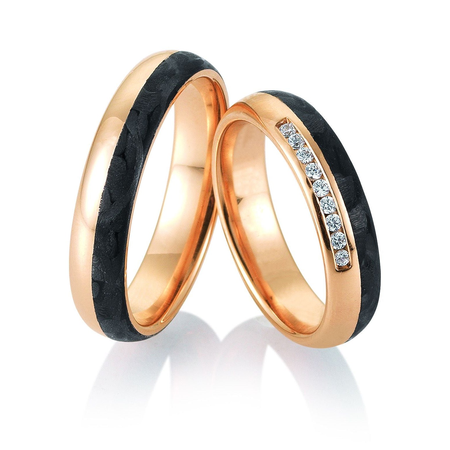 Zeitlos & Modern - Eheringe aus Carbon und Edelmetall auf eheringkaufen.ch erhältlich.