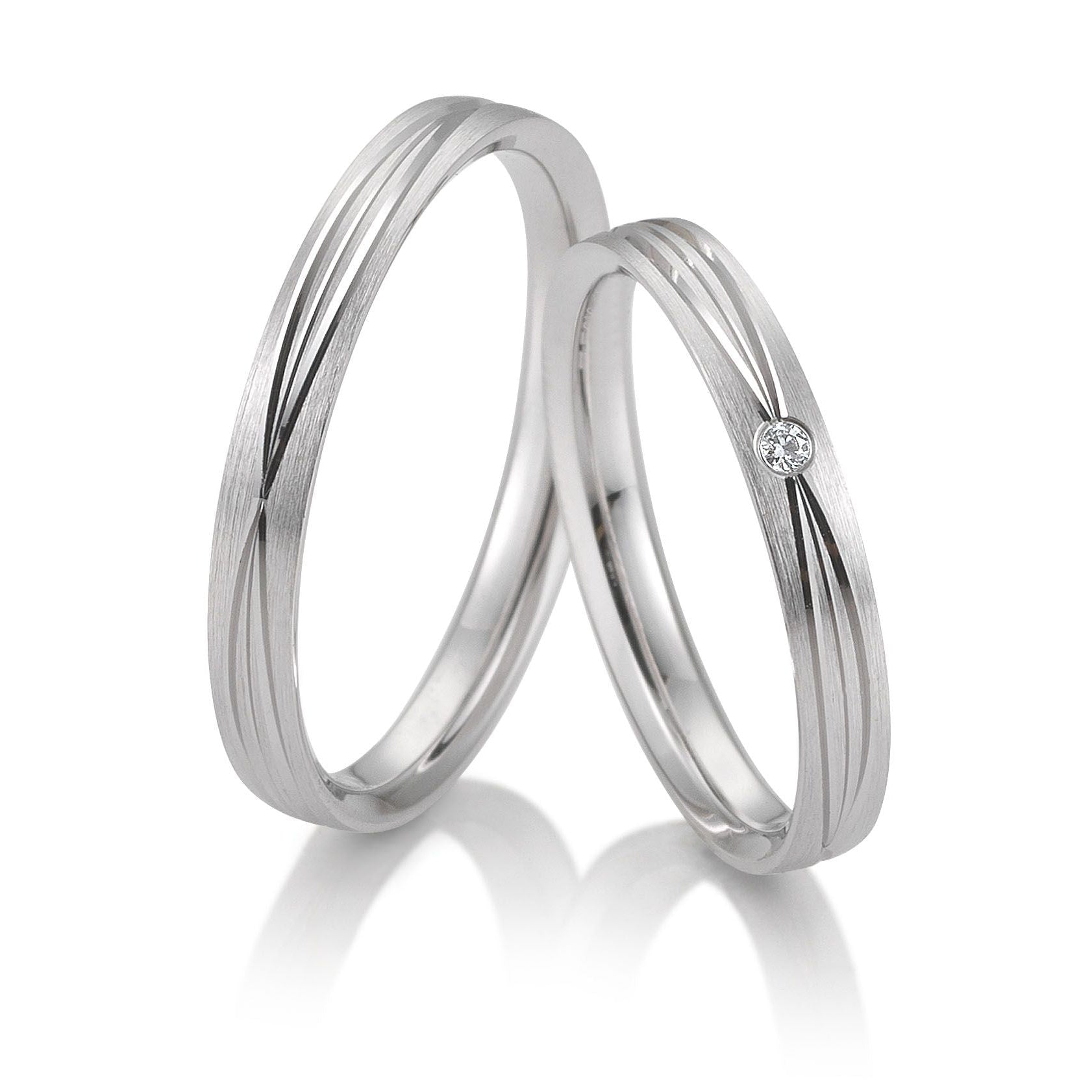 Schlichte Perfektion – Eheringe in Basic Light 3 auf eheringkaufen.ch erhältlich.