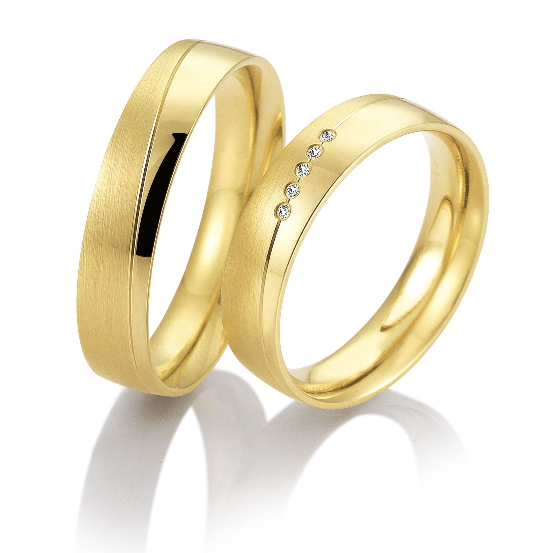 Schlichte Perfektion – Eheringe in Basic Light 3 auf eheringkaufen.ch erhältlich.