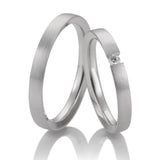 Schlichte Perfektion – Eheringe in Basic Light 3 auf eheringkaufen.ch erhältlich.