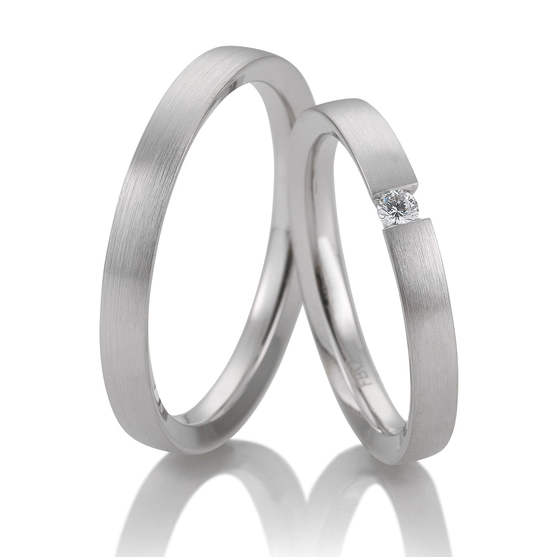 Schlichte Perfektion – Eheringe in Basic Light 3 auf eheringkaufen.ch erhältlich.