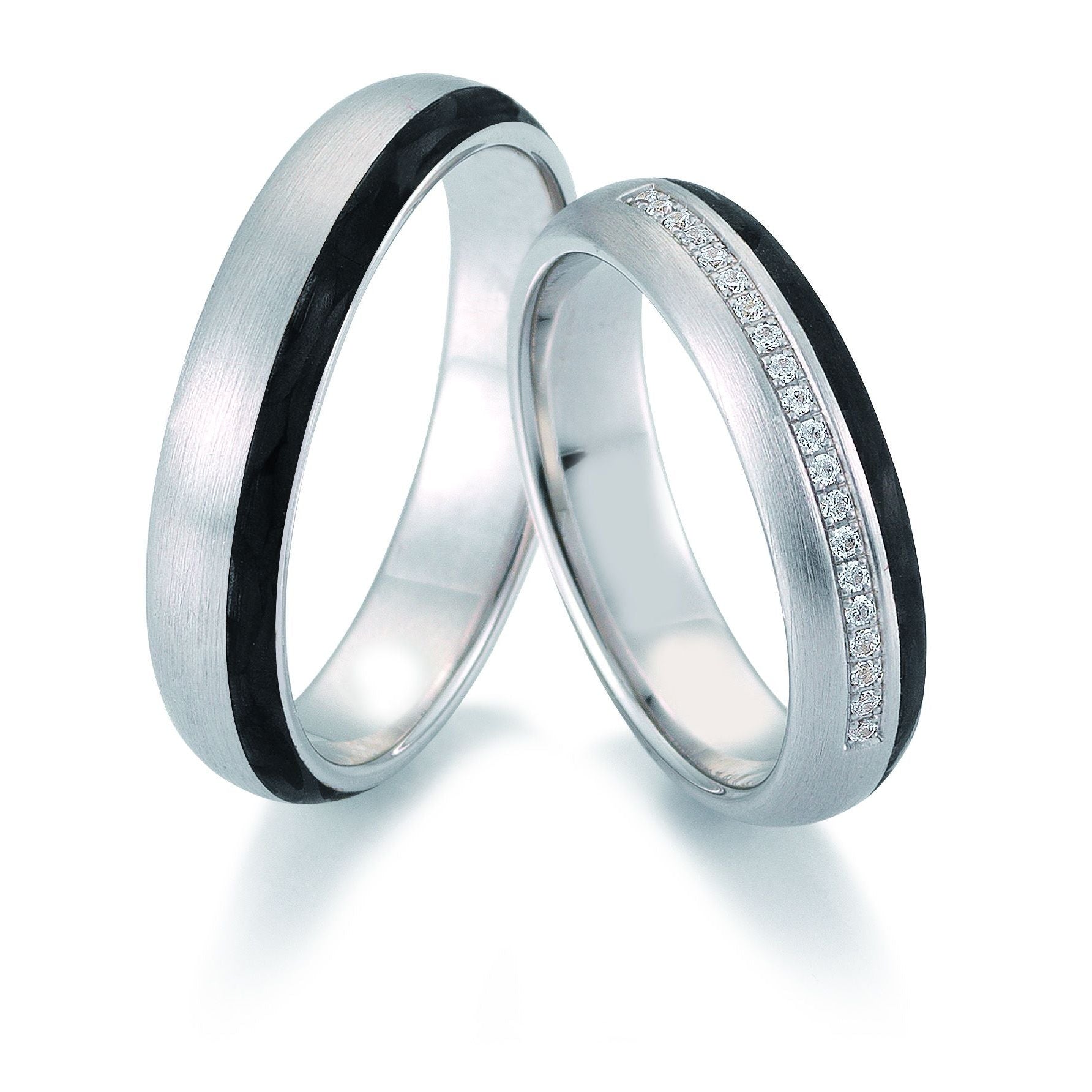 Zeitlos & Modern - Eheringe aus Carbon und Edelmetall auf eheringkaufen.ch erhältlich.