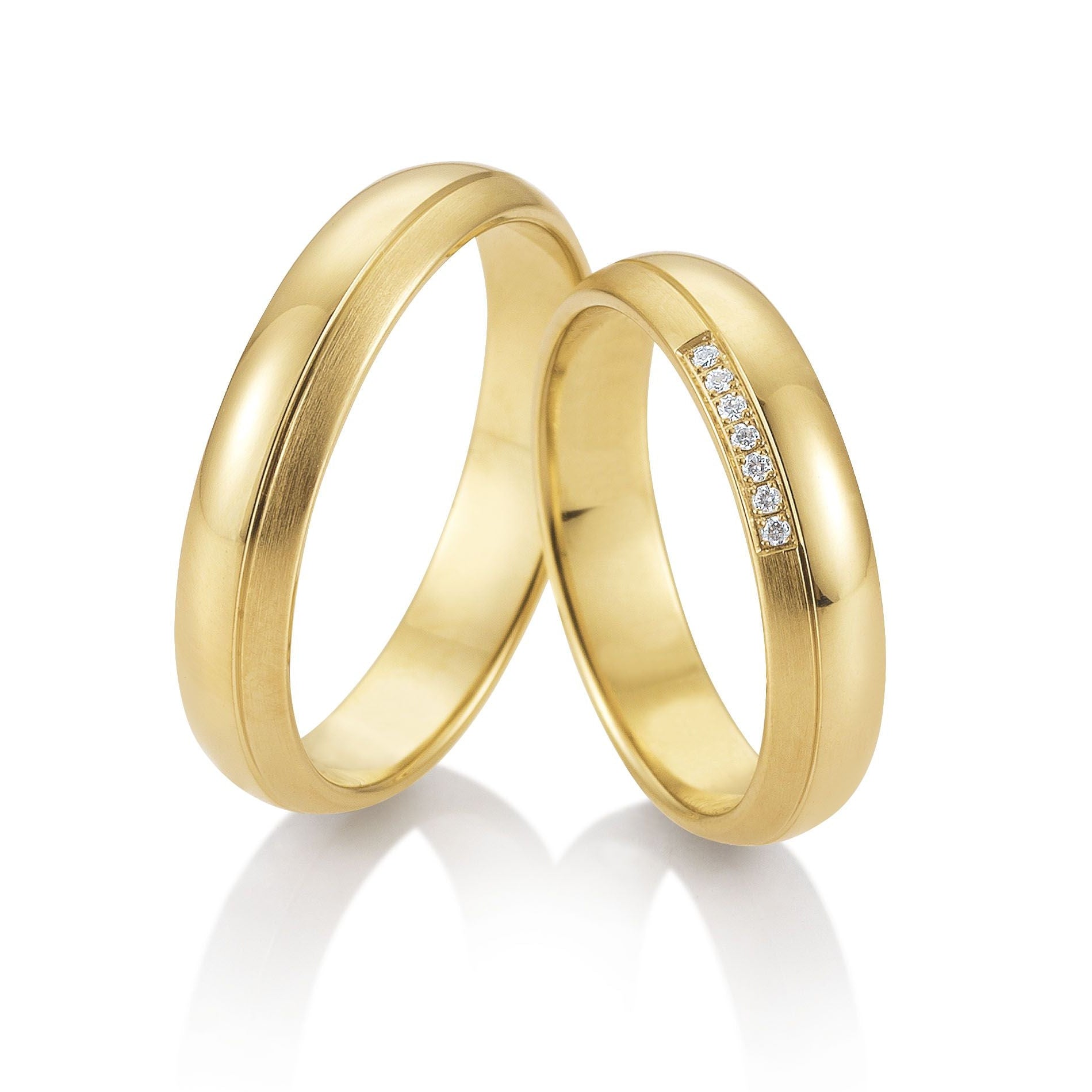 Schlichte Perfektion – Eheringe in Basic Light 3 auf eheringkaufen.ch erhältlich.